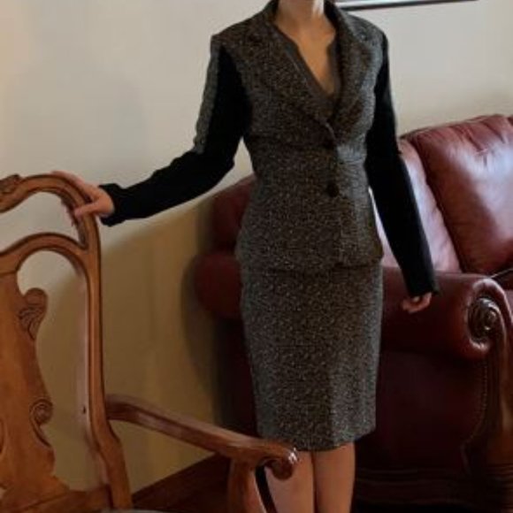 Gray and black suit - Picture 3 of 8